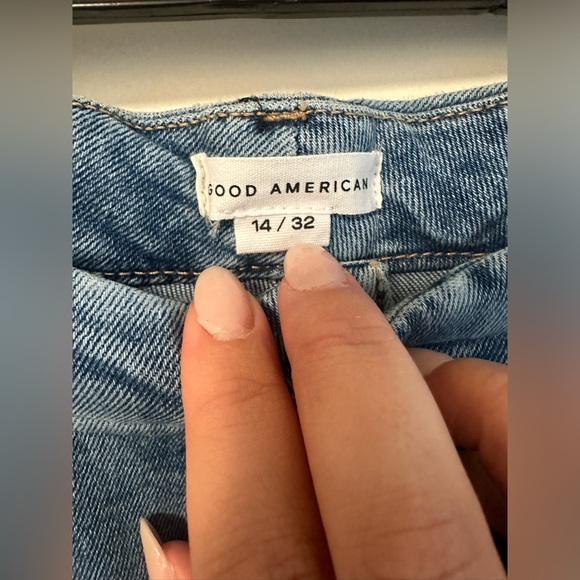 NWT: Good American Raw Hem Jeans - Picture 4 of 8